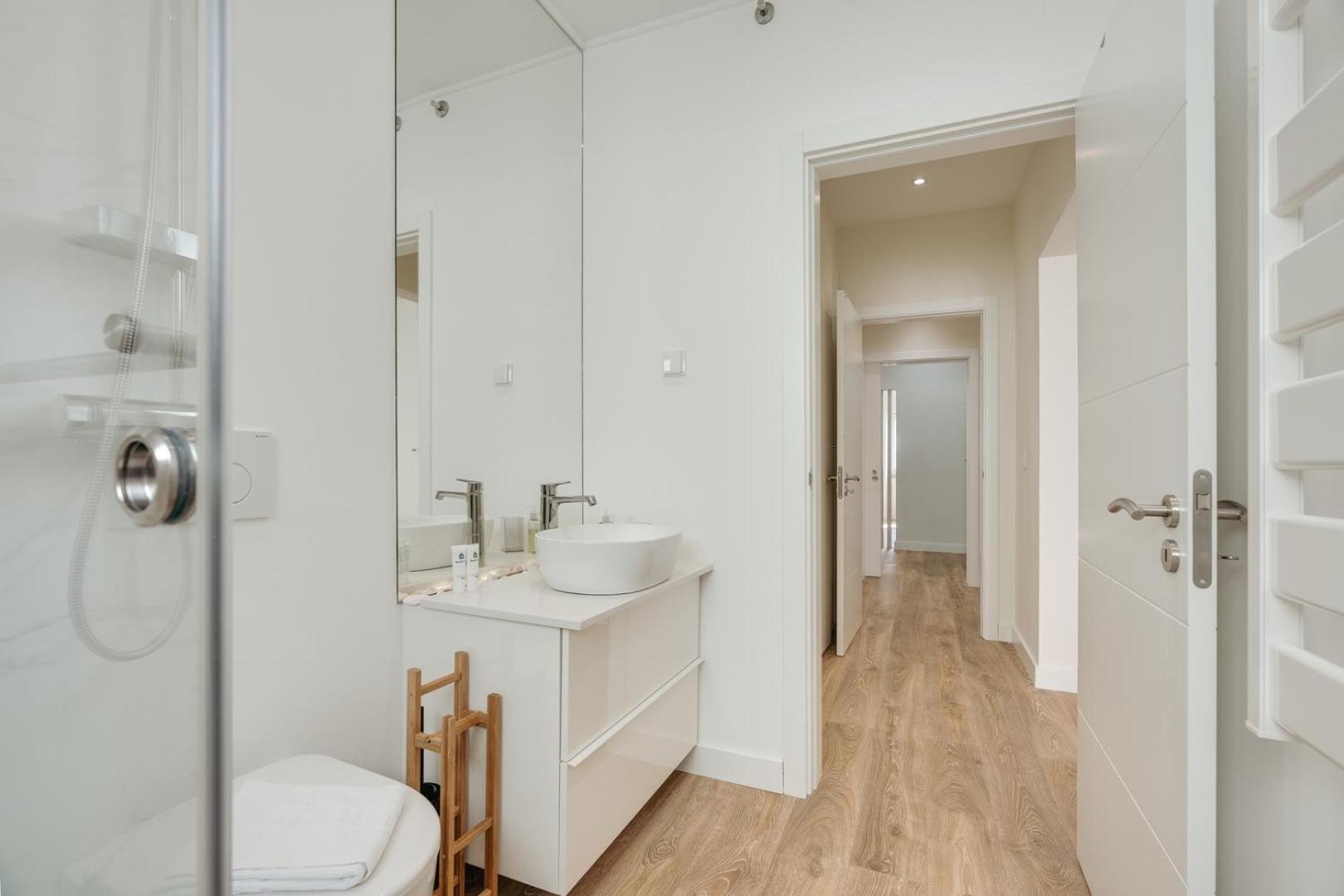 Apartamento Hostwise - Flat W/ Balcony & Workspace *