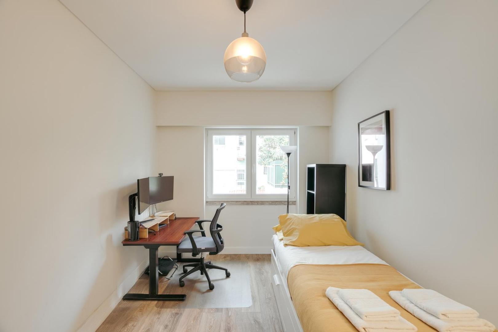 Hostwise - Flat W/ Balcony & Workspace Lisboa