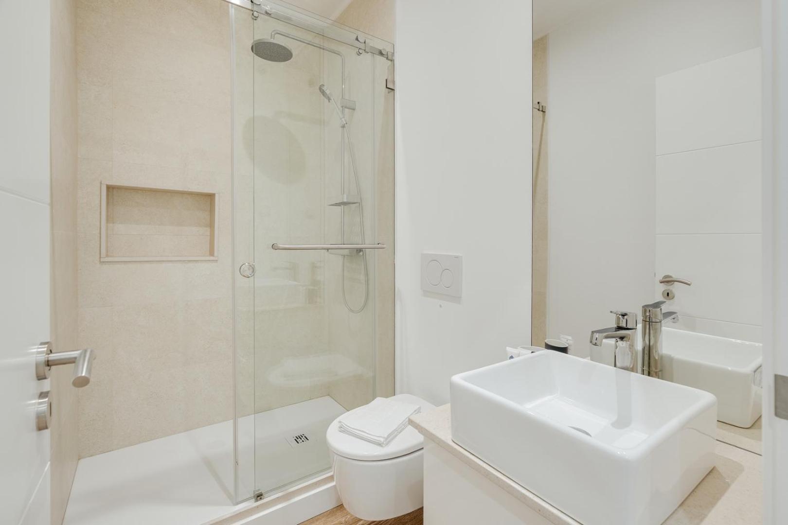 Hostwise - Flat W/ Balcony & Workspace Apartamento *