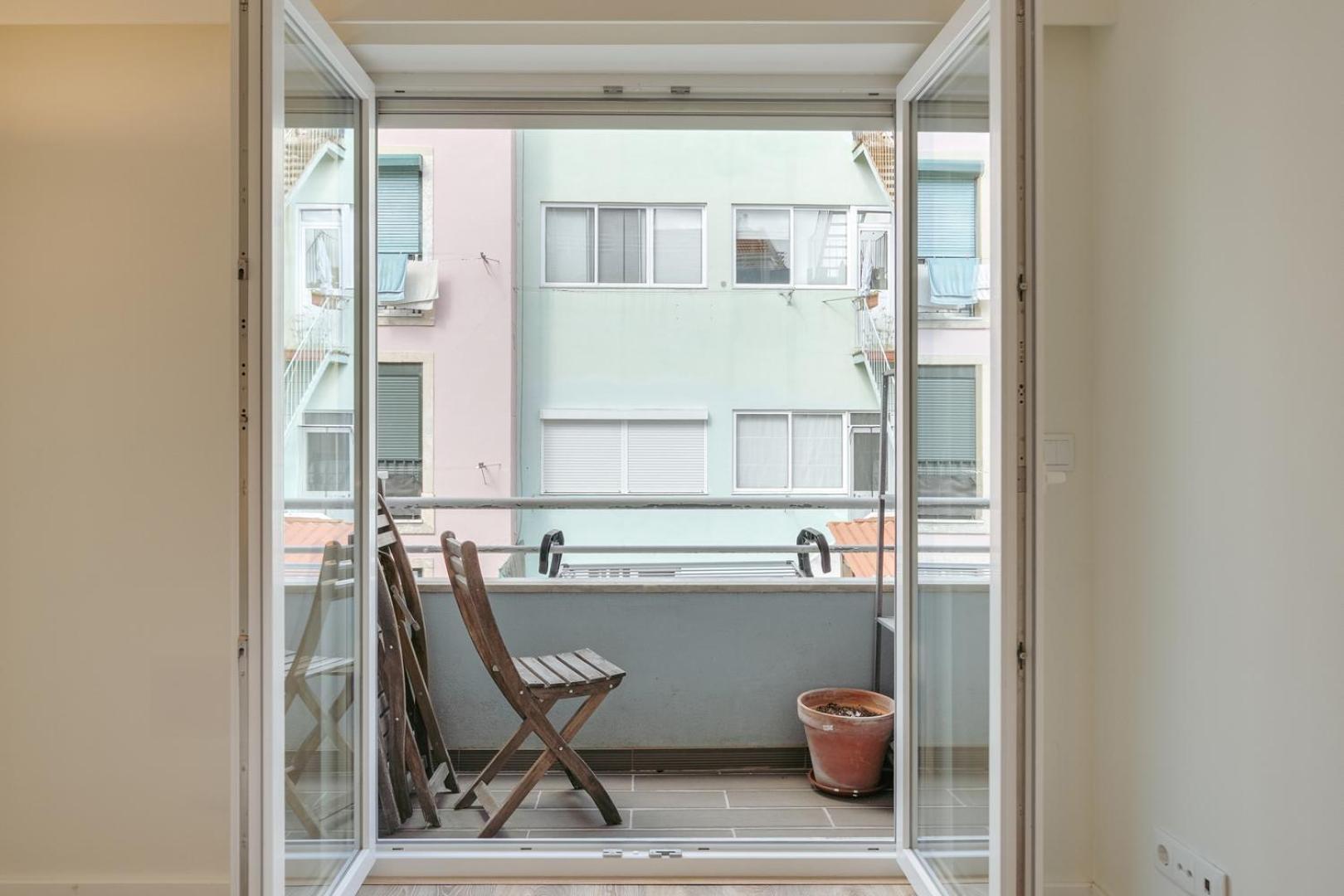 Hostwise - Flat W/ Balcony & Workspace * Lisboa